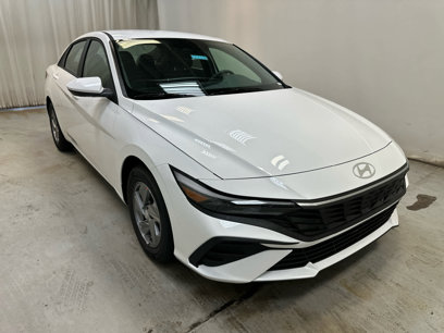 New 2025 Hyundai Elantra SE