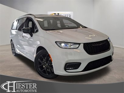New 2025 Chrysler Pacifica Limited