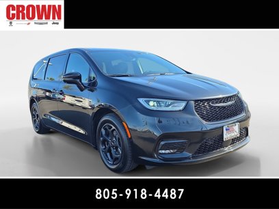 Certified 2022 Chrysler Pacifica Touring-L w/ Uconnect Theater Family Group