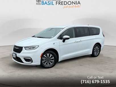 Used 2023 Chrysler Pacifica Touring-L