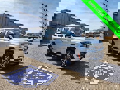 New 2025 Jeep Wagoneer L 4WD w/ Convenience Group I