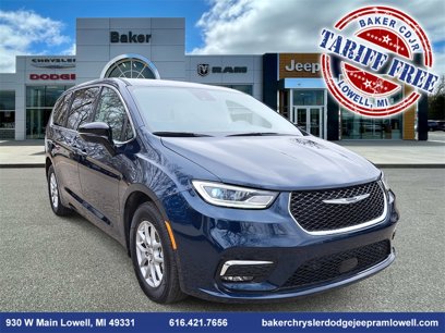 Used 2024 Chrysler Pacifica Touring-L