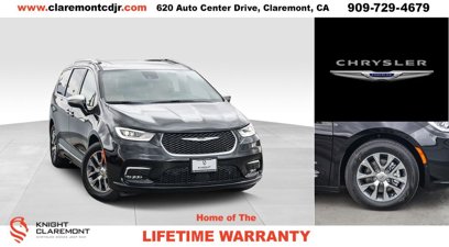 New 2025 Chrysler Pacifica Pinnacle