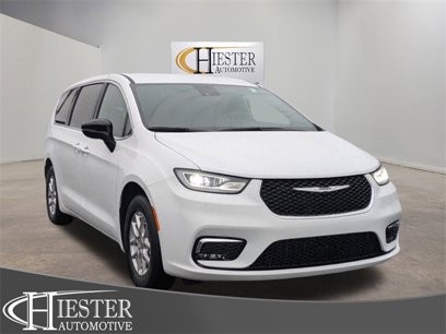 New 2025 Chrysler Pacifica Select