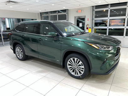 New 2025 Toyota Highlander Platinum