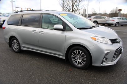 Used 2019 Toyota Sienna XLE w/ XLE Navigation Package