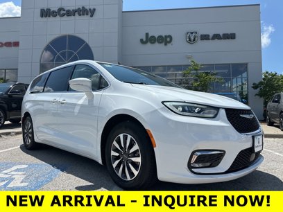 Used 2022 Chrysler Pacifica Touring-L