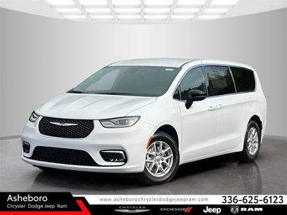 New 2025 Chrysler Pacifica Select