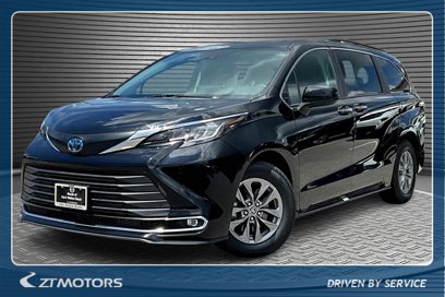 Used 2023 Toyota Sienna XLE