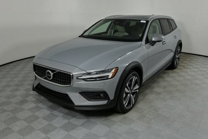 New 2026 Volvo V60 B5 Cross Country Plus w/ Protection Package Premier