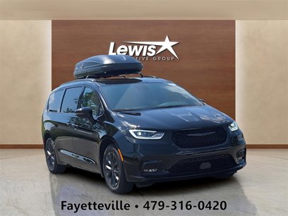 New 2025 Chrysler Pacifica Select