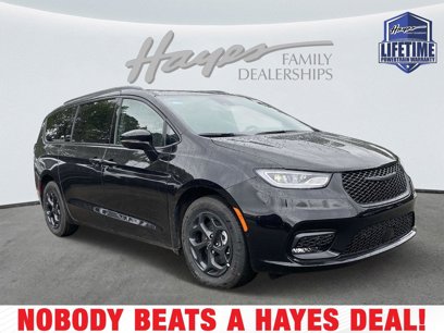 New 2025 Chrysler Pacifica Premium
