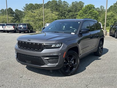 Used 2025 Jeep Grand Cherokee Altitude