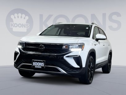 Used 2023 Volkswagen Taos SE w/ Black Wheel Package