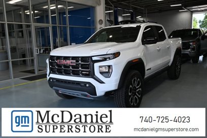 New 2025 GMC Canyon AT4 w/ Nightfall Edition