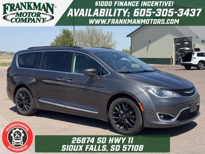 Used 2017 Chrysler Pacifica Touring-L Plus w/ Tire & Wheel Group