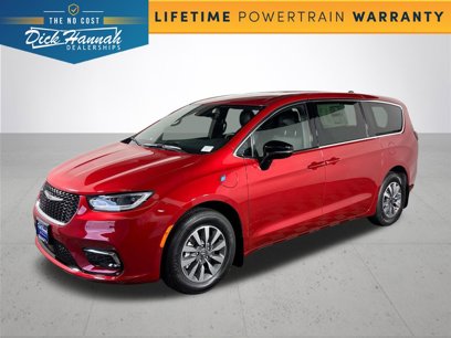New 2025 Chrysler Pacifica Select