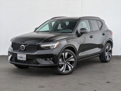 Used 2024 Volvo XC40 B5 Plus w/ Climate Package