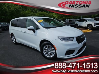 Used 2023 Chrysler Pacifica Touring-L