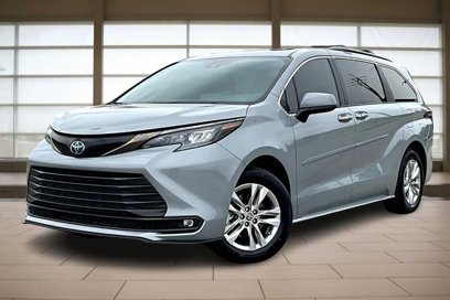 Used 2023 Toyota Sienna AWD