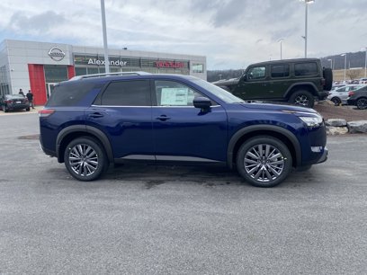 New 2025 Nissan Pathfinder SL w/ SL Premium Package
