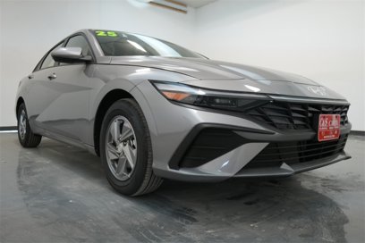 New 2025 Hyundai Elantra SE