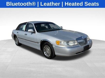 Used 2000 Lincoln Town Car Signature