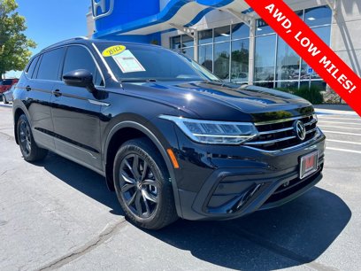 Used 2024 Volkswagen Tiguan SE w/ Panoramic Sunroof Package