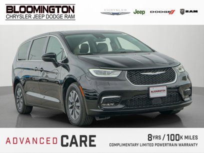 Used 2024 Chrysler Pacifica Select