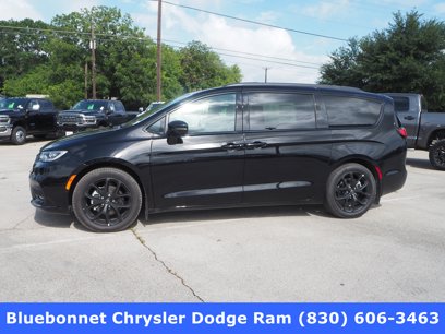 New 2025 Chrysler Pacifica Limited