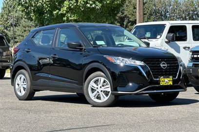 New 2025 Nissan Kicks Play S