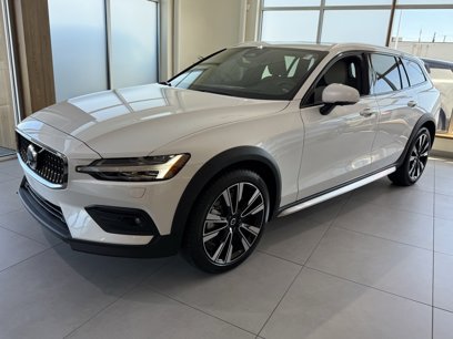 New 2025 Volvo V60 B5 Cross Country Ultra w/ Protection Package Premier