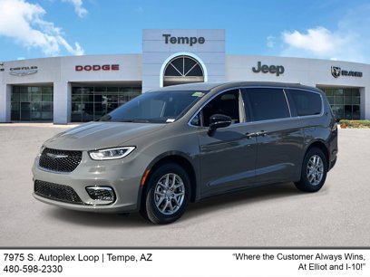 New 2025 Chrysler Pacifica Select