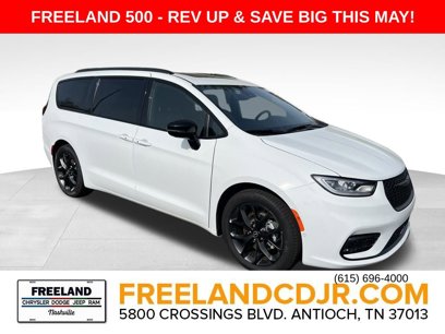New 2025 Chrysler Pacifica Limited w/ Trailer Tow Group