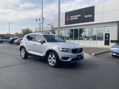 Used 2021 Volvo XC40 T5 Momentum