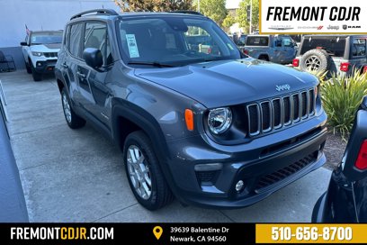 New 2023 Jeep Renegade Latitude w/ Premium Group