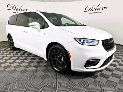 Used 2022 Chrysler Pacifica Limited w/ S Appearance Package