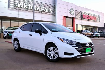 New 2025 Nissan Versa S w/ Trunk Package