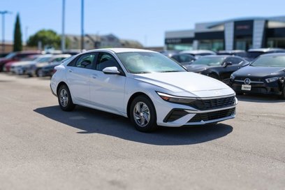 New 2025 Hyundai Elantra SE