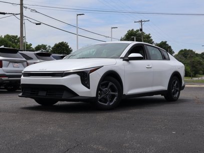 New 2025 Kia K4 LXS