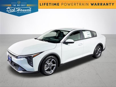 New 2025 Kia K4 LXS