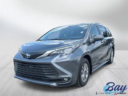 Used 2025 Toyota Sienna XLE