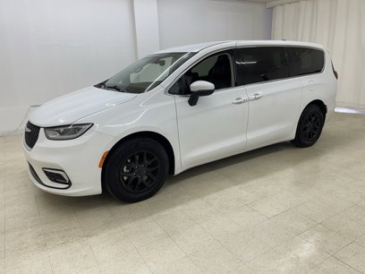 Used 2023 Chrysler Pacifica Touring-L