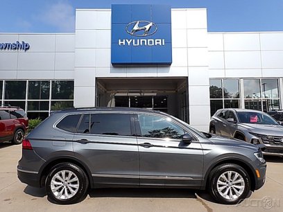Used 2018 Volkswagen Tiguan SE w/ Panoramic Sunroof Package