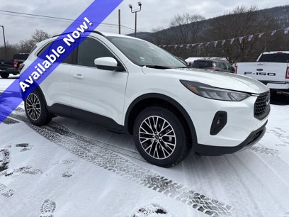 New 2025 Ford Escape SE w/ Class II Trailer Tow Package