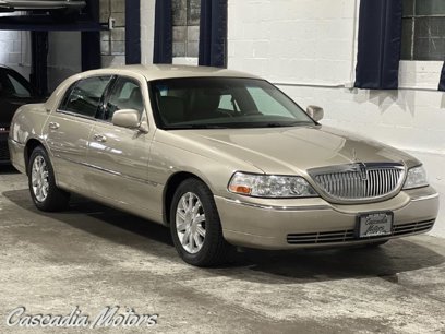 Used 2011 Lincoln Town Car Signature Limited