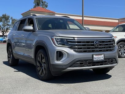 Used 2024 Volkswagen Atlas SE w/ Black Wheel Package