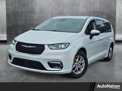 Used 2023 Chrysler Pacifica Touring-L