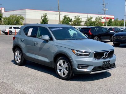 Used 2022 Volvo XC40 T5 Momentum