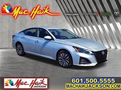 Used 2023 Nissan Altima 2.5 SV